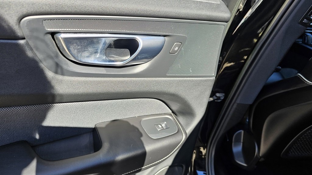 Certified 2022 Volvo XC60 B6 R-Design w/ Climate Package image 15