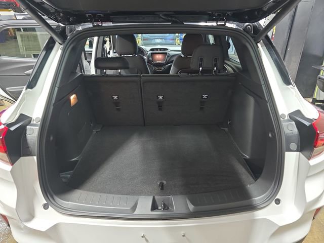 Used 2023 Chevrolet TrailBlazer RS w/ Sun and Liftgate Package image 14