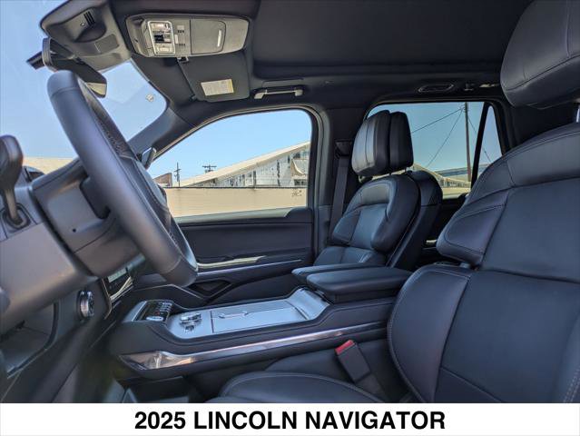 Used 2025 Lincoln Navigator Reserve w/ Jet Appearance Package image 18