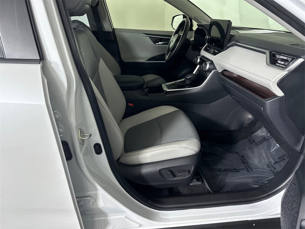 Used 2023 Toyota RAV4 Limited image 13