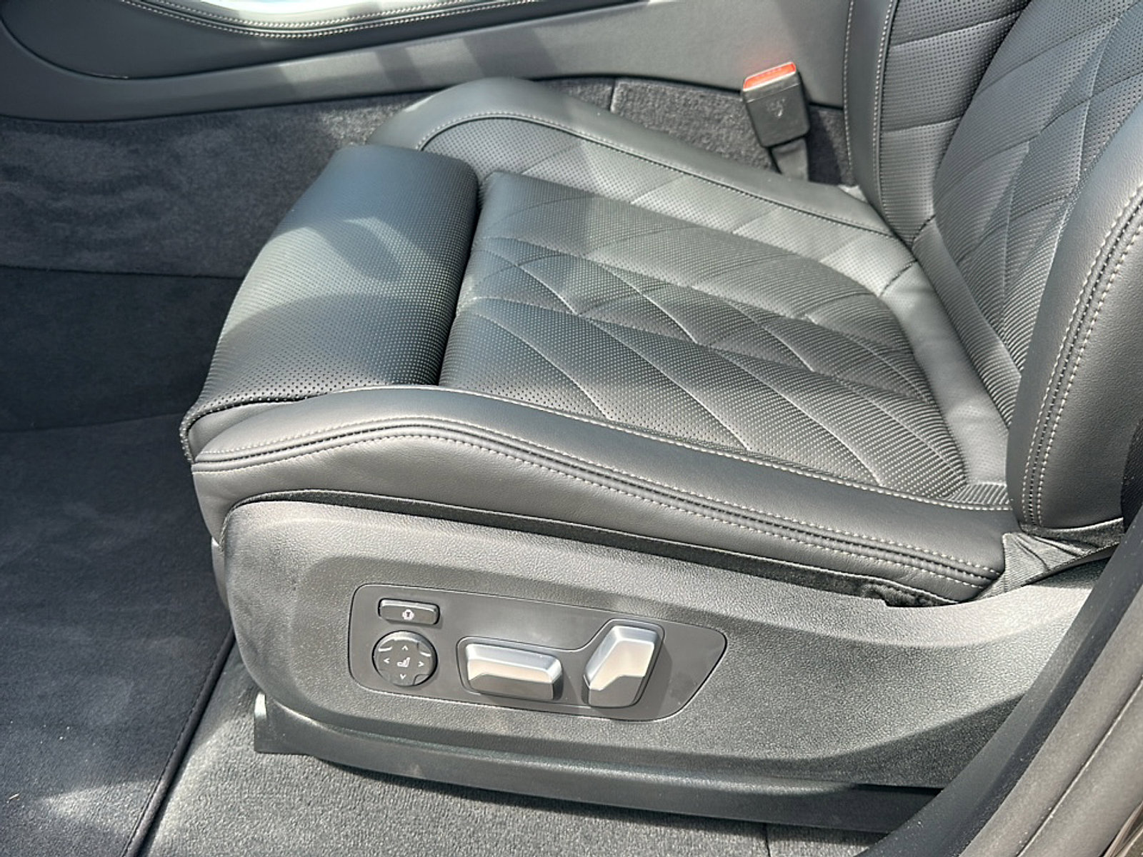 New 2026 BMW X5 sDrive40i w/ M Sport Package image 12