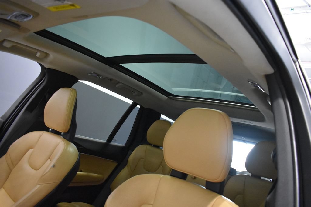 Used 2016 Volvo XC90 T6 Momentum w/ Momentum Plus Package AWD/4WD image 16