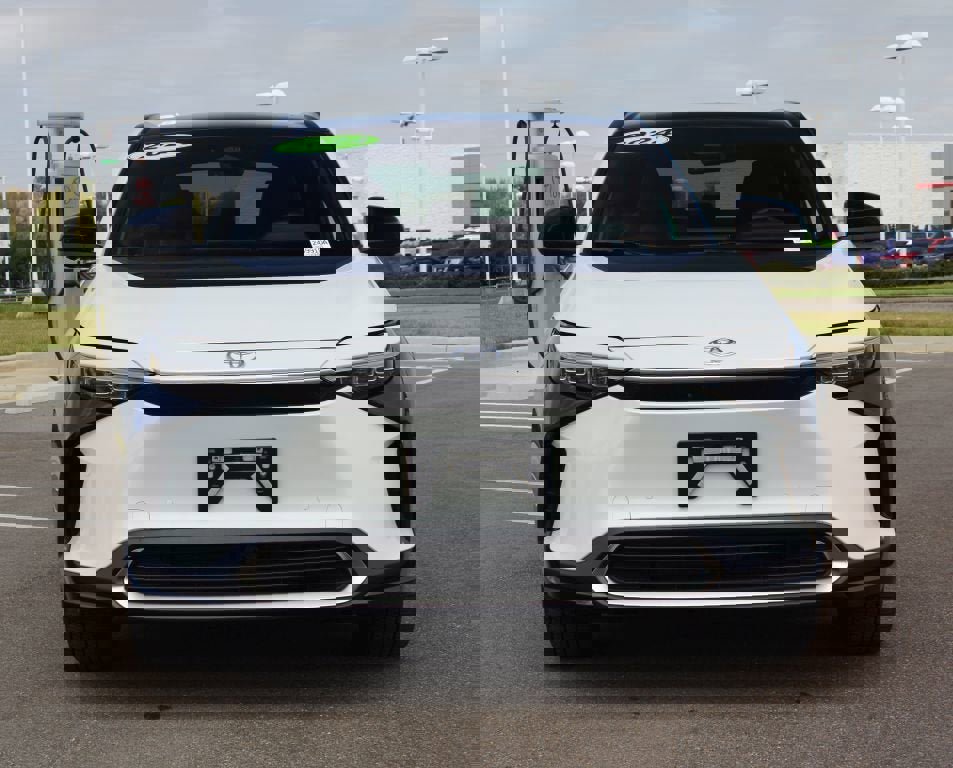 Used 2024 Toyota bZ4X Limited image 27