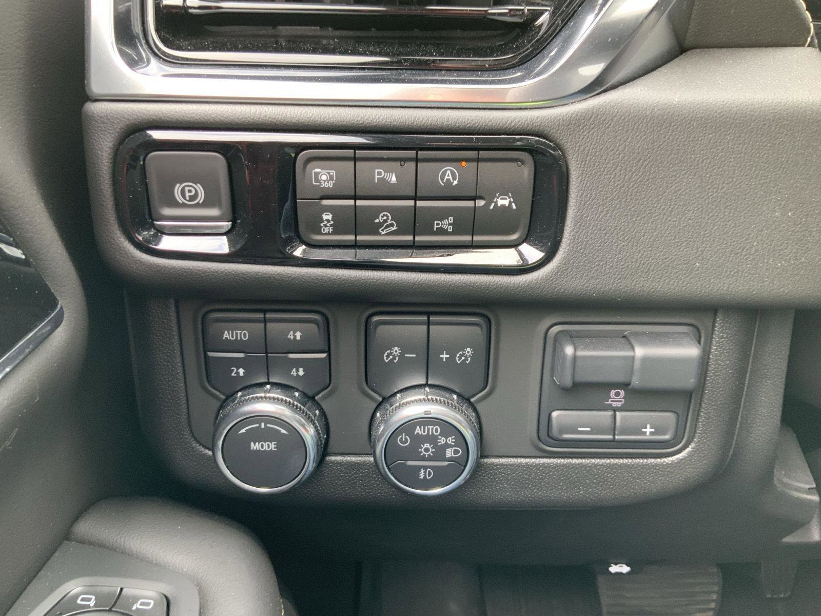 Used 2025 GMC Yukon Elevation w/ Elevation Premium Package image 37