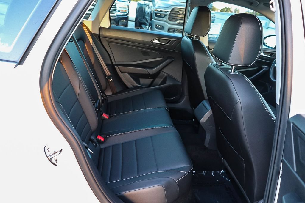 Used 2023 Volkswagen Jetta SE FWD image 18