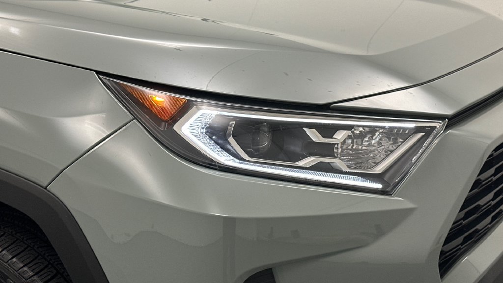 Used 2021 Toyota RAV4 XLE w/ Convenience Package AWD/4WD image 25