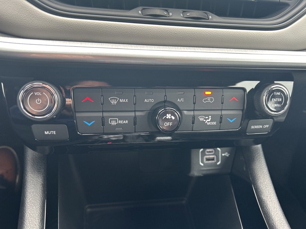 Used 2024 Jeep Compass Limited image 25