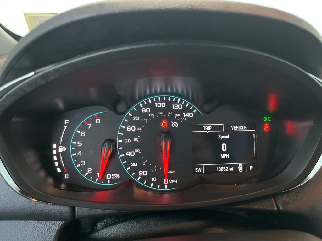 Used 2022 Chevrolet Trax LT w/ LT Convenience Package image 8