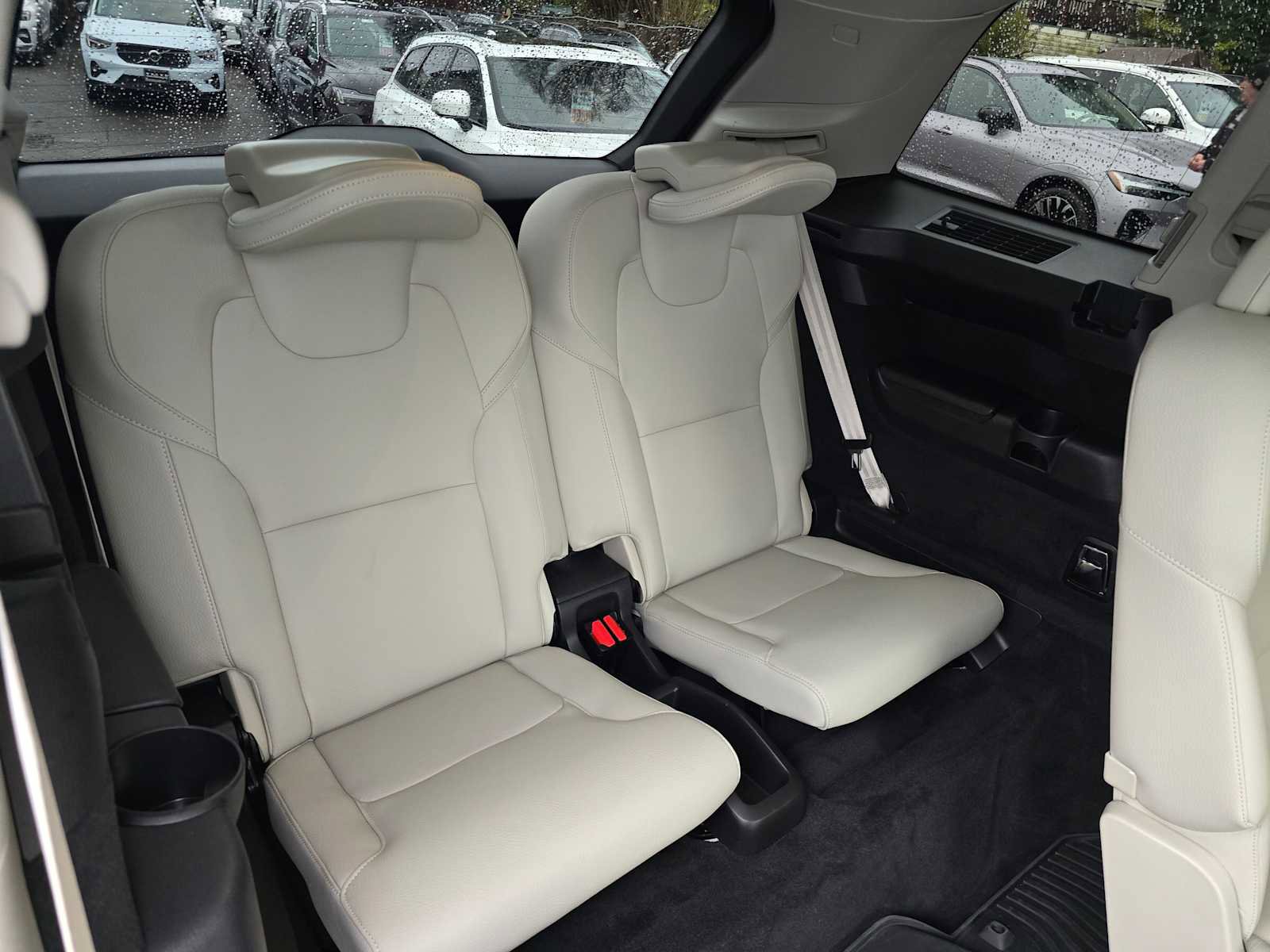 Certified 2024 Volvo XC90 T8 Plus w/ Protection Package Premier image 13