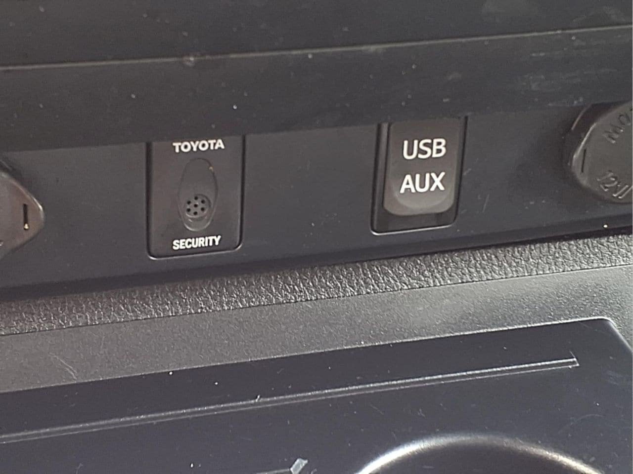 Used 2018 Toyota Tundra Limited w/ Limited Premium Package AWD/4WD image 17