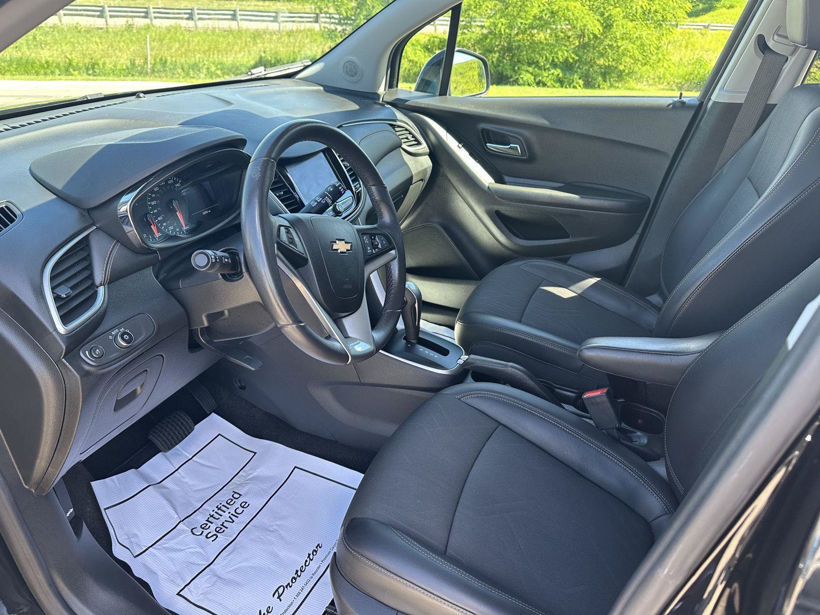 Used 2022 Chevrolet Trax LT w/ LT Convenience Package AWD/4WD image 19