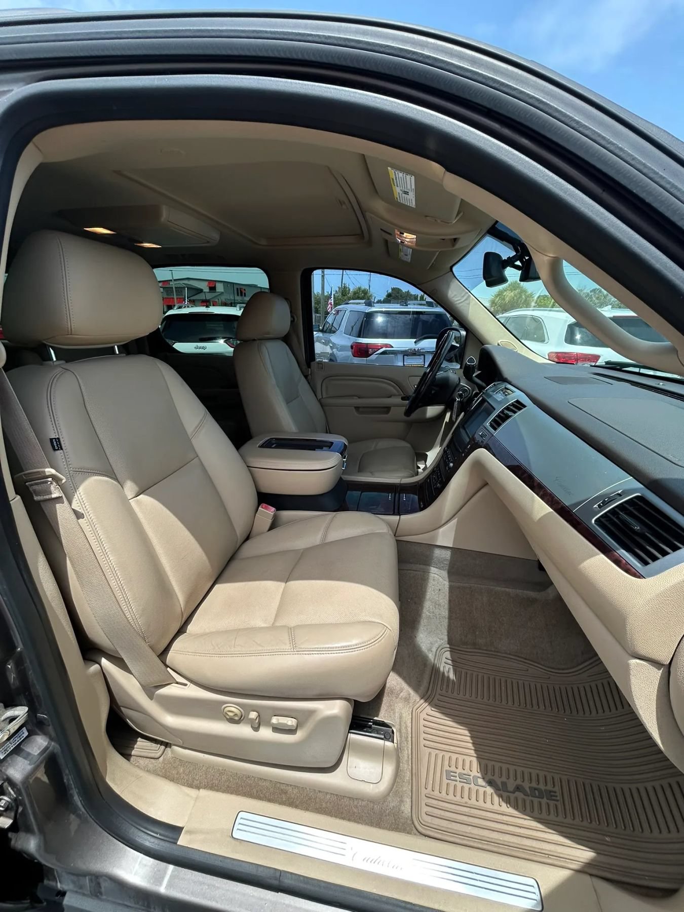Used 2013 Cadillac Escalade ESV Luxury RWD image 22