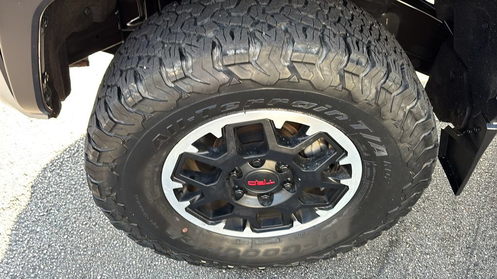 Used 2024 Toyota Tacoma TRD Off-Road AWD/4WD image 33