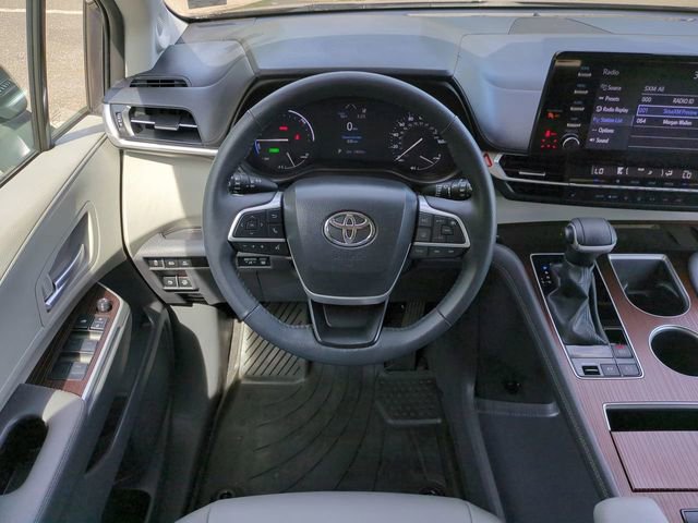 Used 2024 Toyota Sienna XLE w/ XLE Plus Package AWD/4WD image 16