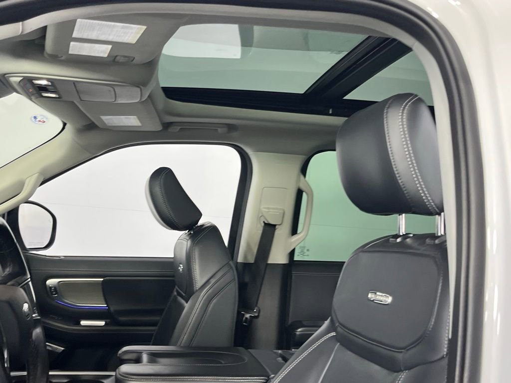 Used 2025 Ford Expedition Platinum image 22