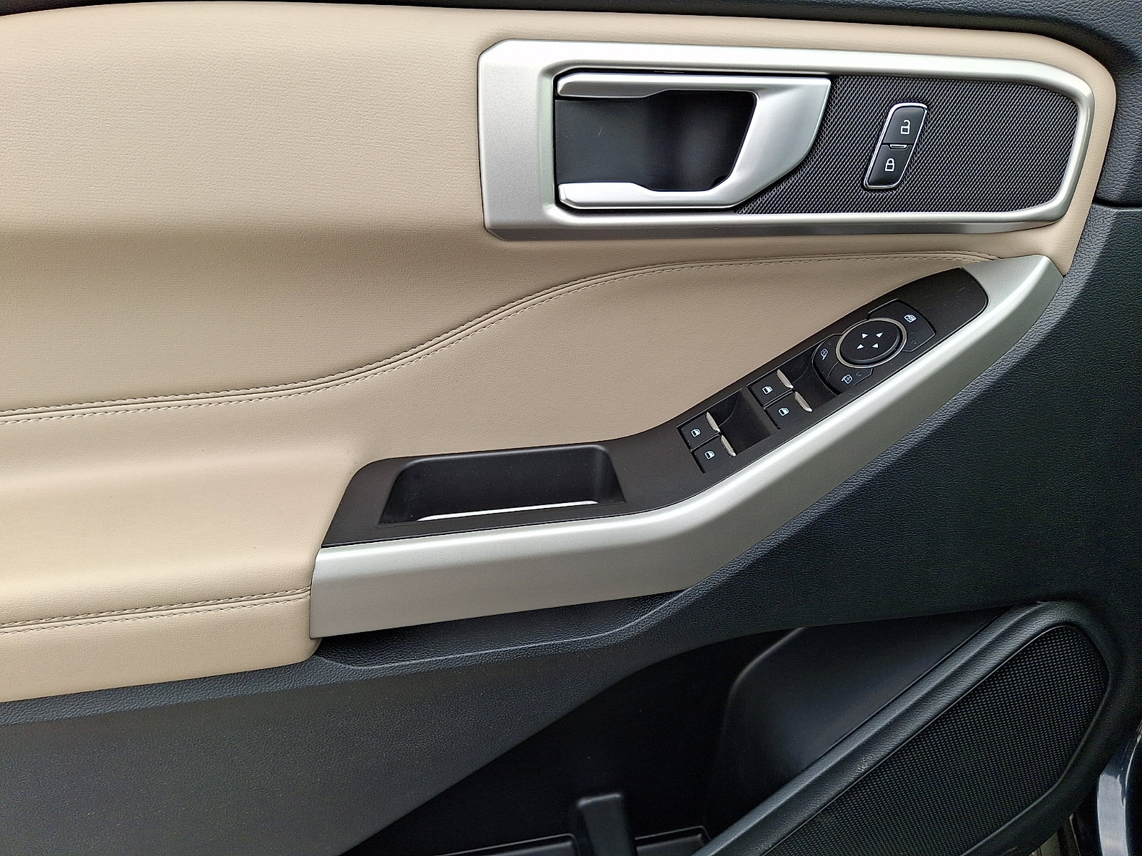 Certified 2024 Ford Explorer XLT w/ Equipment Group 202A image 16