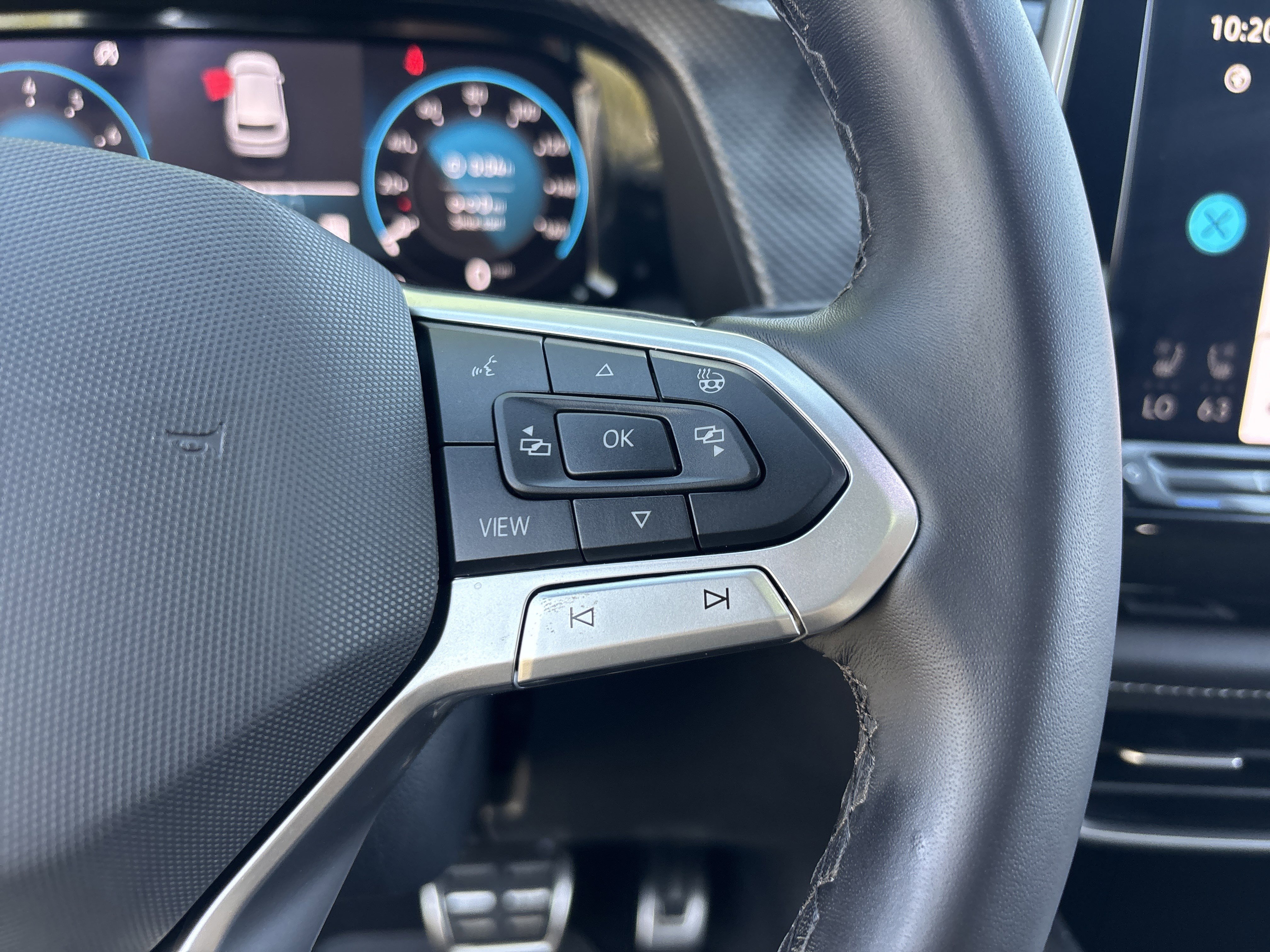 Used 2025 Volkswagen Atlas Cross Sport SEL Premium R-Line image 27