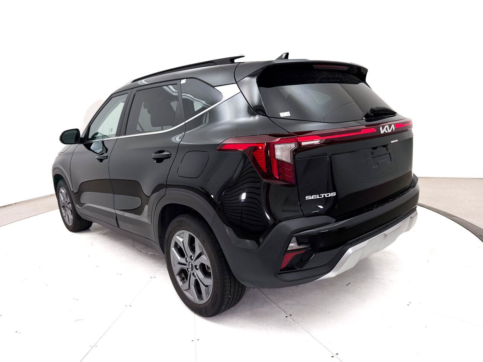 Used 2024 Kia Seltos S FWD image 17