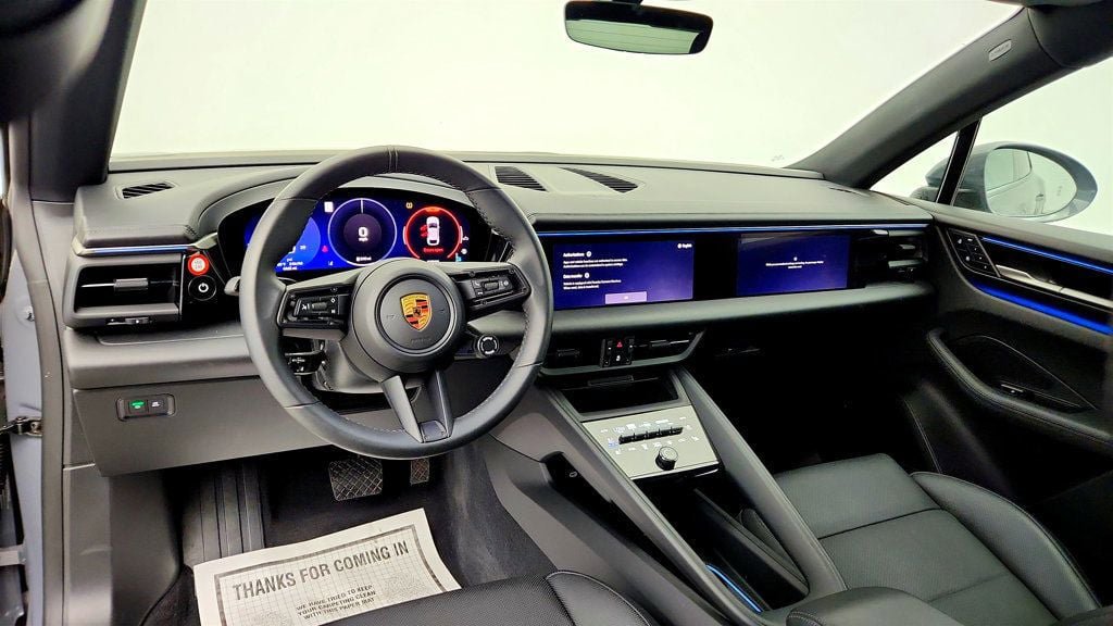 Used 2025 Porsche Macan Electric RWD image 12