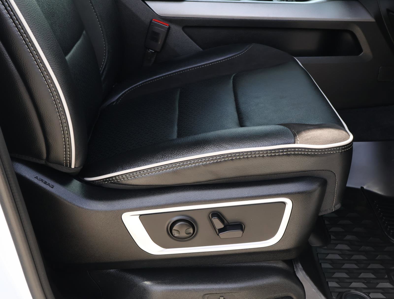 Used 2026 RAM 1500 Laramie w/ Night Edition image 19