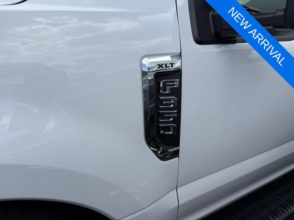Used 2020 Ford F350 XLT w/ Camper Package AWD/4WD image 9
