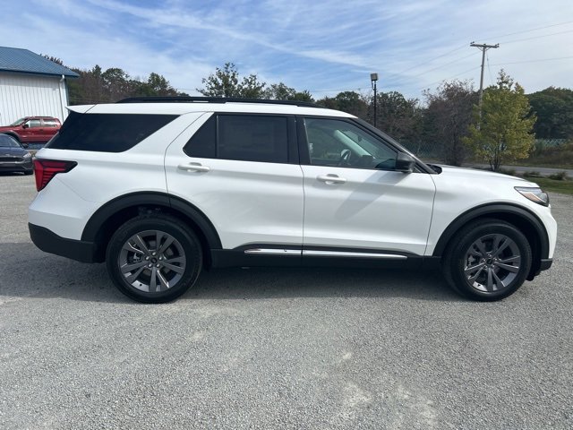 New 2025 Ford Explorer Active image 2