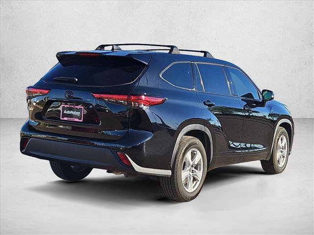 Used 2022 Toyota Highlander L FWD image 5