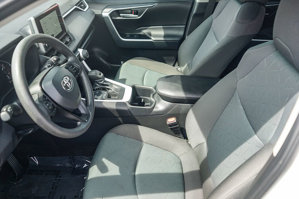 Used 2025 Toyota RAV4 XLE image 20