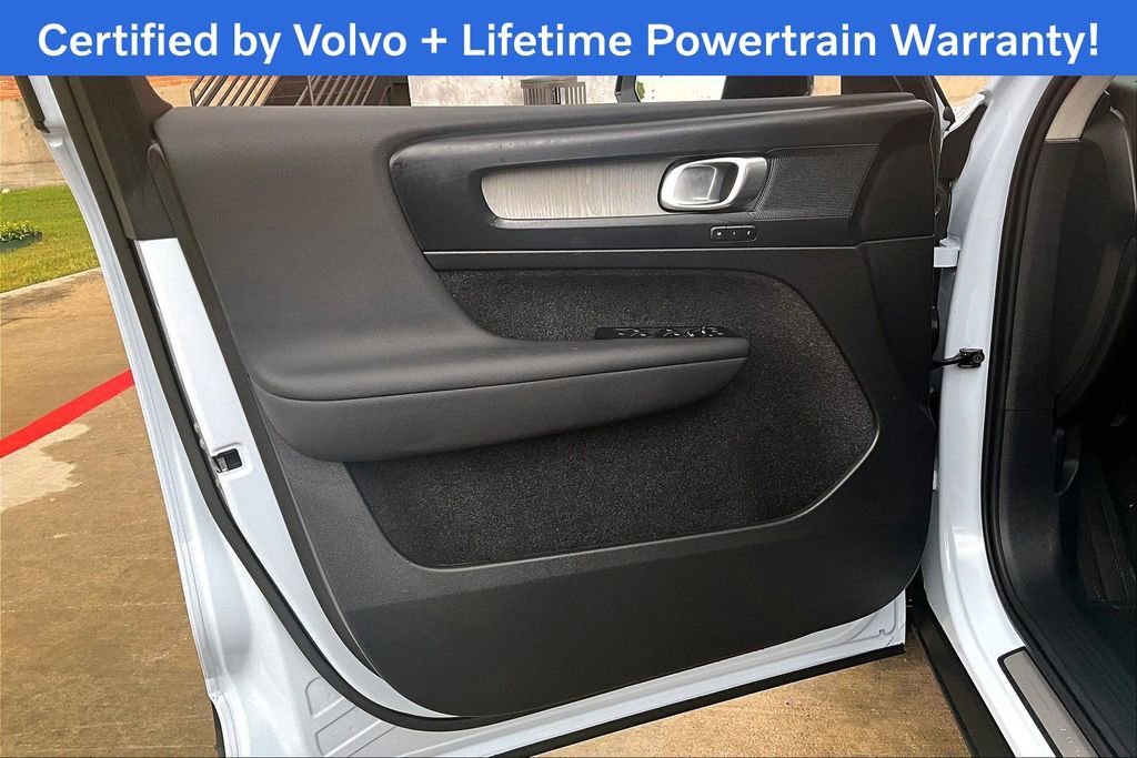 Certified 2026 Volvo XC40 B5 Plus AWD/4WD image 24