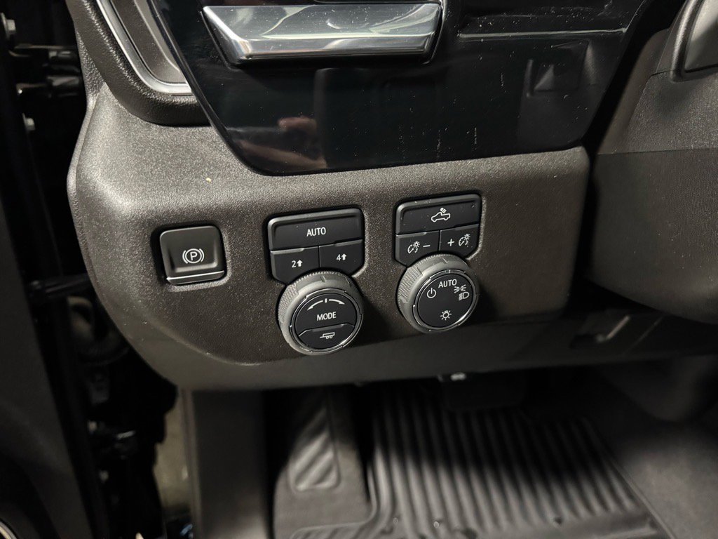 Used 2024 Chevrolet Silverado 1500 LT image 18