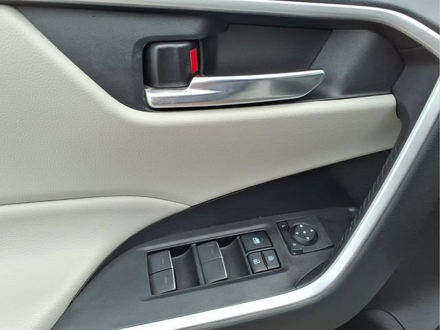 Used 2022 Toyota RAV4 XLE AWD/4WD image 11