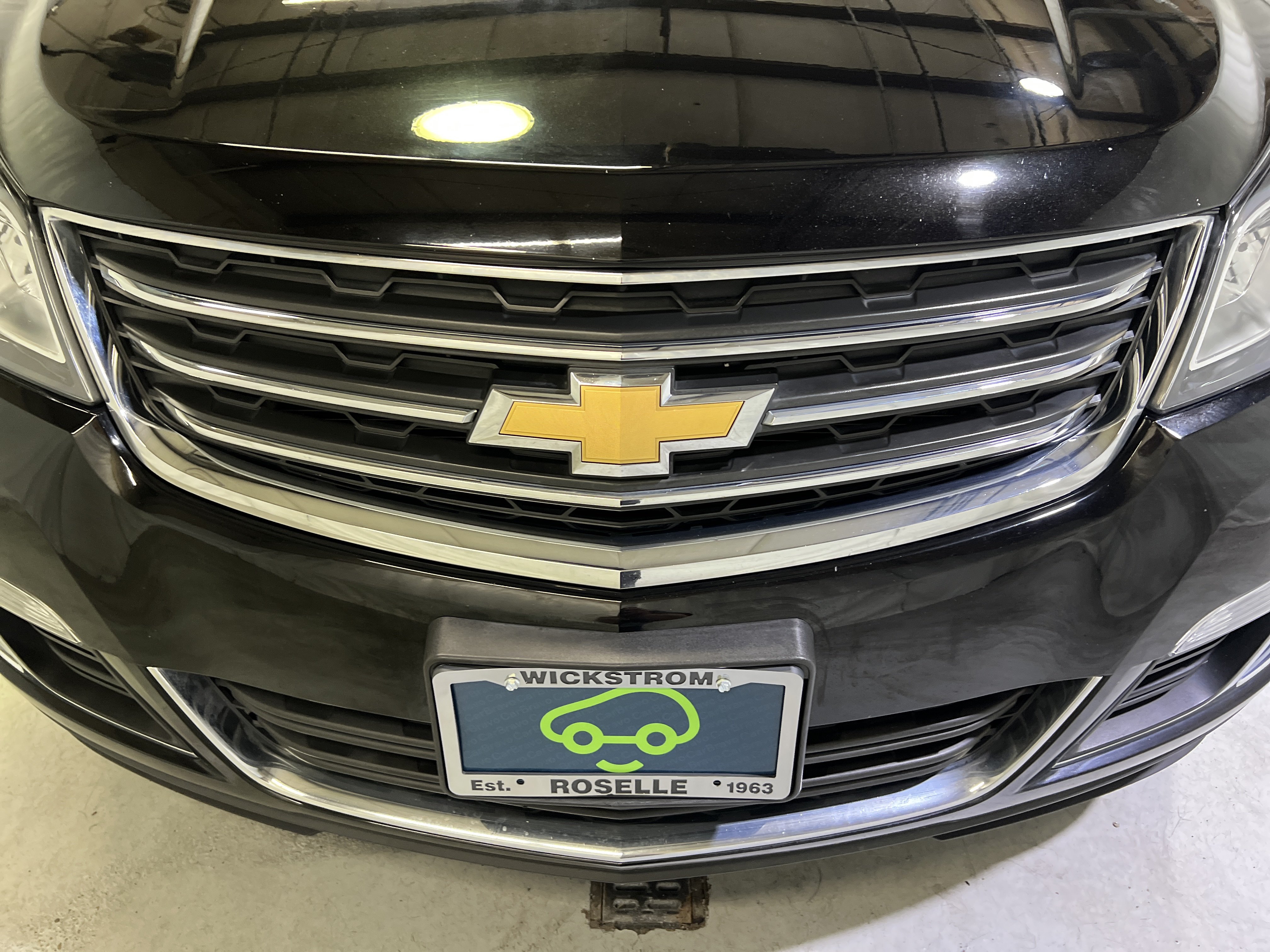 Used 2017 Chevrolet Traverse LT w/ Style and Technology Package FWD image 4