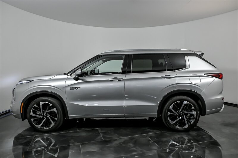 Used 2023 Mitsubishi Outlander SEL AWD/4WD image 6