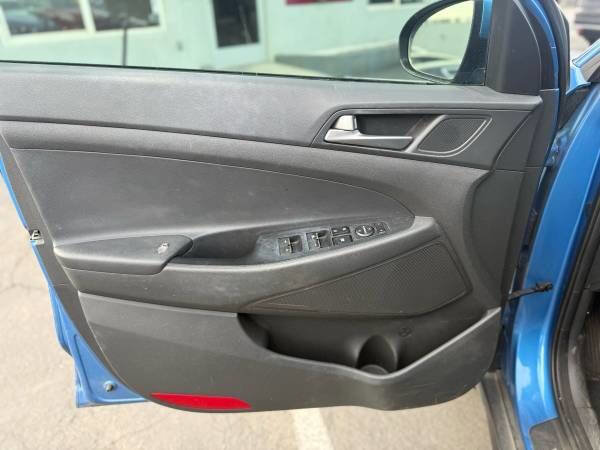 Used 2016 Hyundai Tucson Limited w/ Option Group 03 FWD image 9