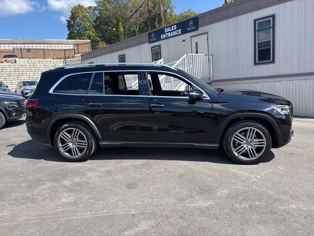 Used 2025 Mercedes-Benz GLS 450 4MATIC image 4