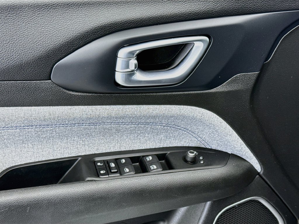 Used 2022 Jeep Compass Latitude FWD image 21