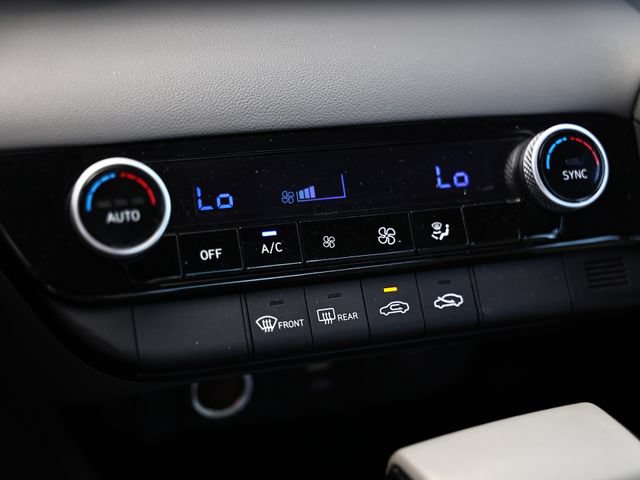 Used 2025 Hyundai Elantra Sport FWD image 36