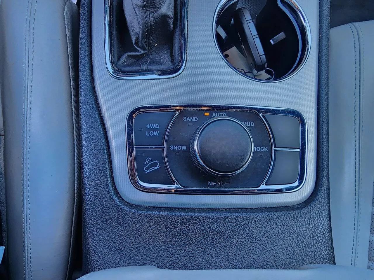 Used 2018 Jeep Grand Cherokee Limited AWD/4WD image 28