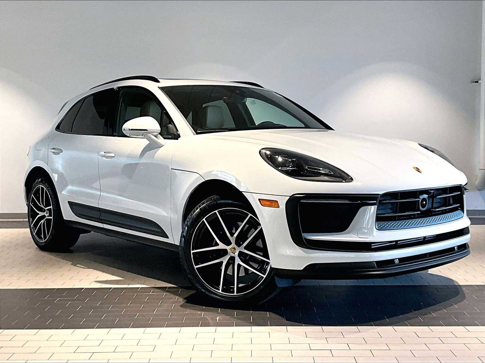 Used 2025 Porsche Macan image 12