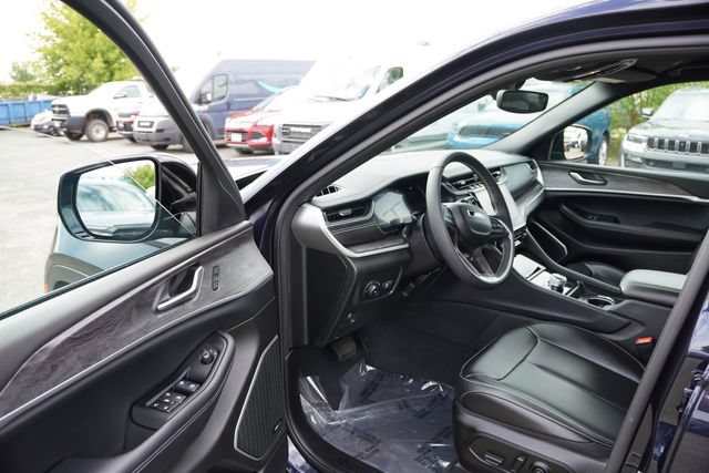 Certified 2024 Jeep Grand Cherokee L Limited w/ Black Appearance Package AWD/4WD image 13