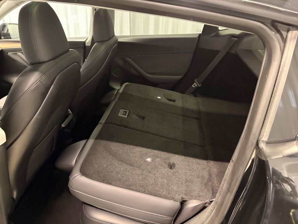 Used 2023 Tesla Model Y Performance image 10