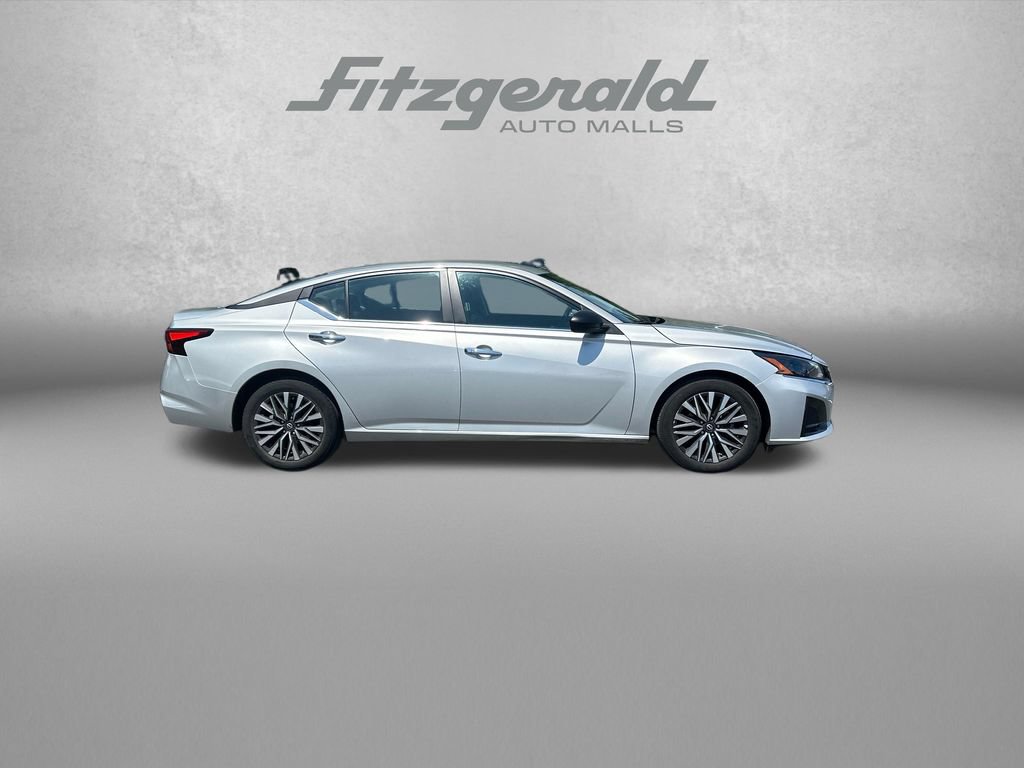 Used 2025 Nissan Altima 2.5 SV FWD image 9