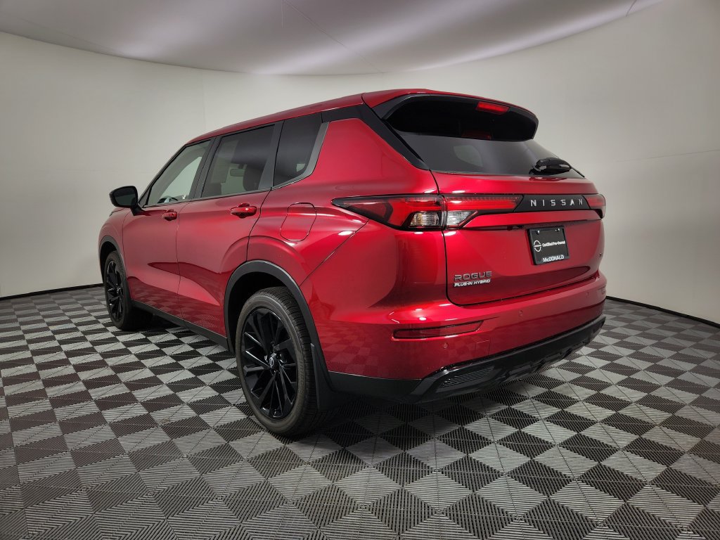 Used 2026 Nissan Rogue SL w/ Family Package AWD/4WD image 3