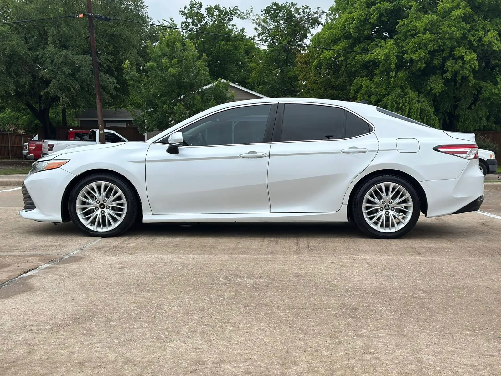 Used 2018 Toyota Camry XLE FWD image 8