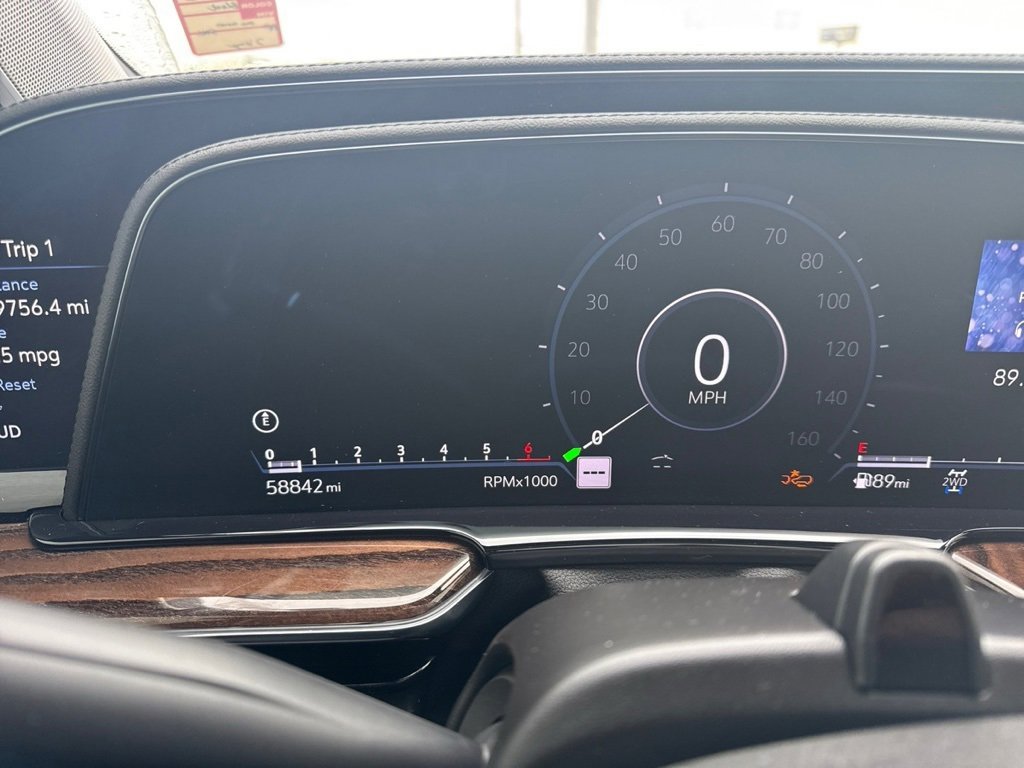 Certified 2022 Cadillac Escalade Premium Luxury Platinum image 9