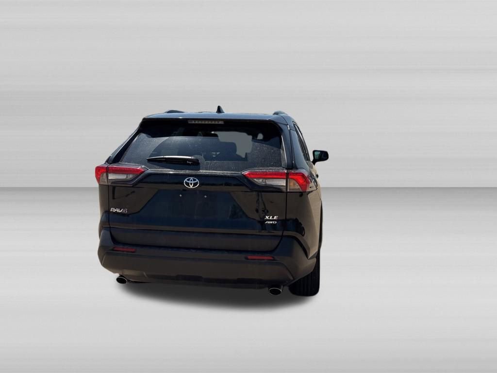Used 2025 Toyota RAV4 XLE AWD/4WD image 5