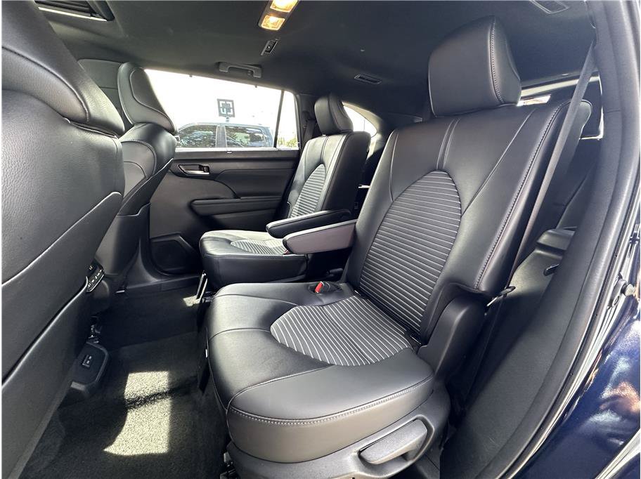Used 2025 Toyota Highlander XSE AWD/4WD image 16