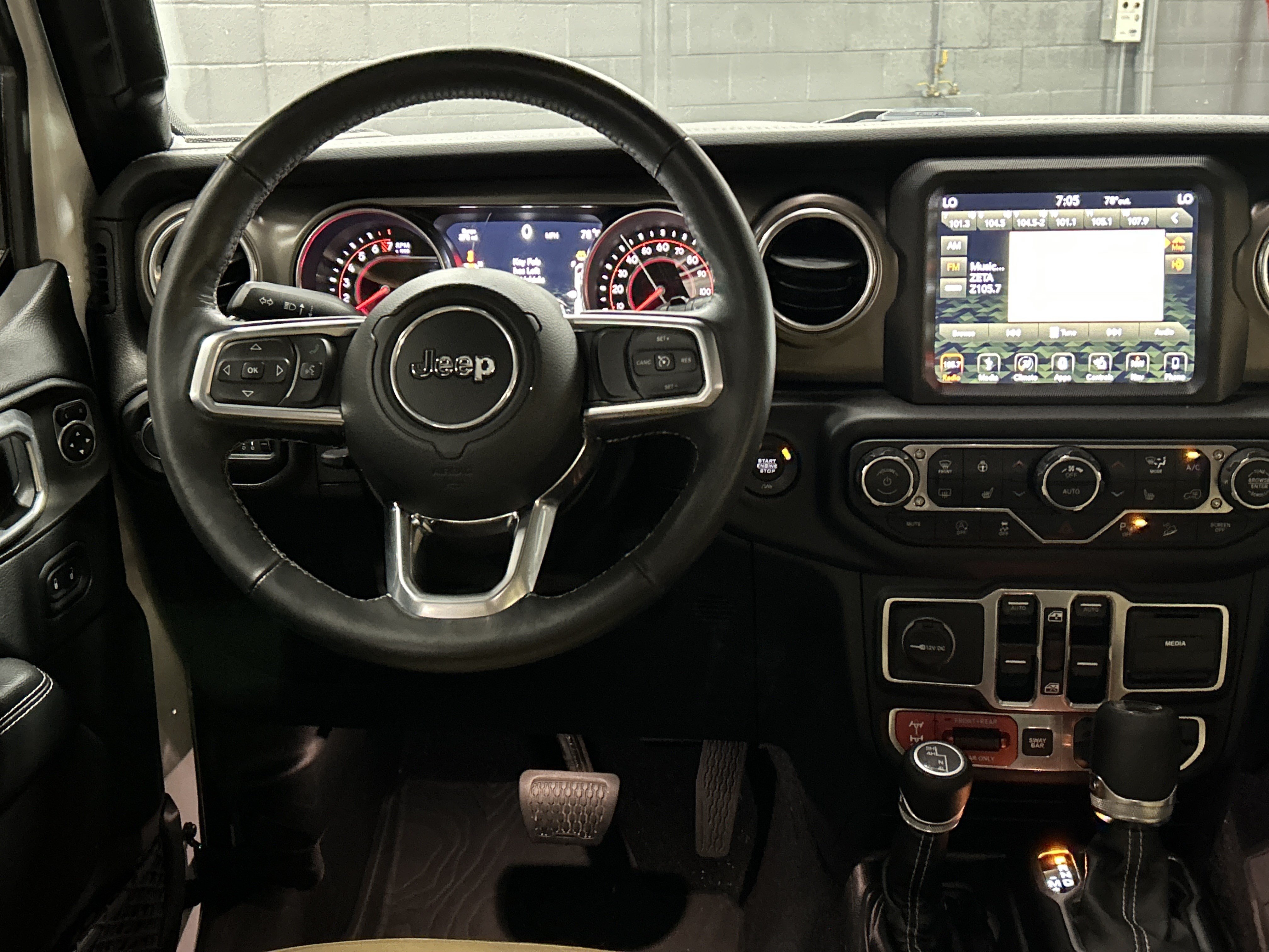 Used 2018 Jeep Wrangler Unlimited Rubicon AWD/4WD image 30