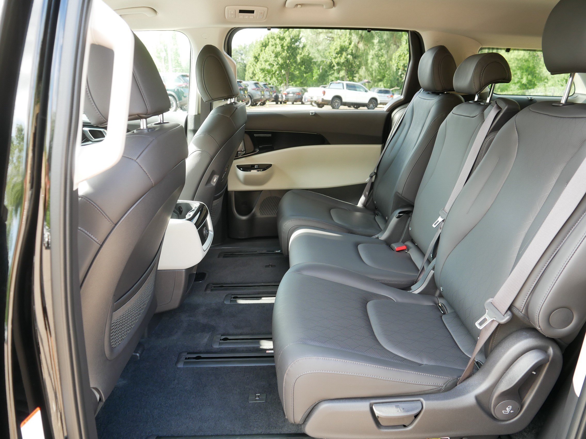 Certified 2023 Kia Carnival EX FWD image 35