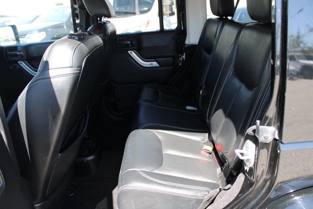 Used 2015 Jeep Wrangler Unlimited Sahara AWD/4WD image 14